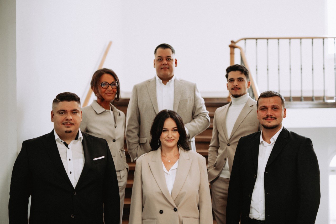 Das Dogmenia Team